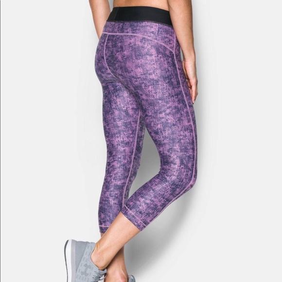 Under Armour HeatGear Armour Graphic Capris - Picture 2 of 5